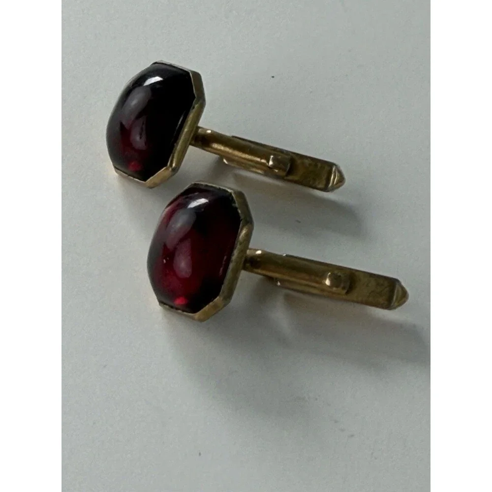 Vintage Swank Cufflinks Synthetic Ruby Garnet Red Glass Gold Tone Toggle Stylish